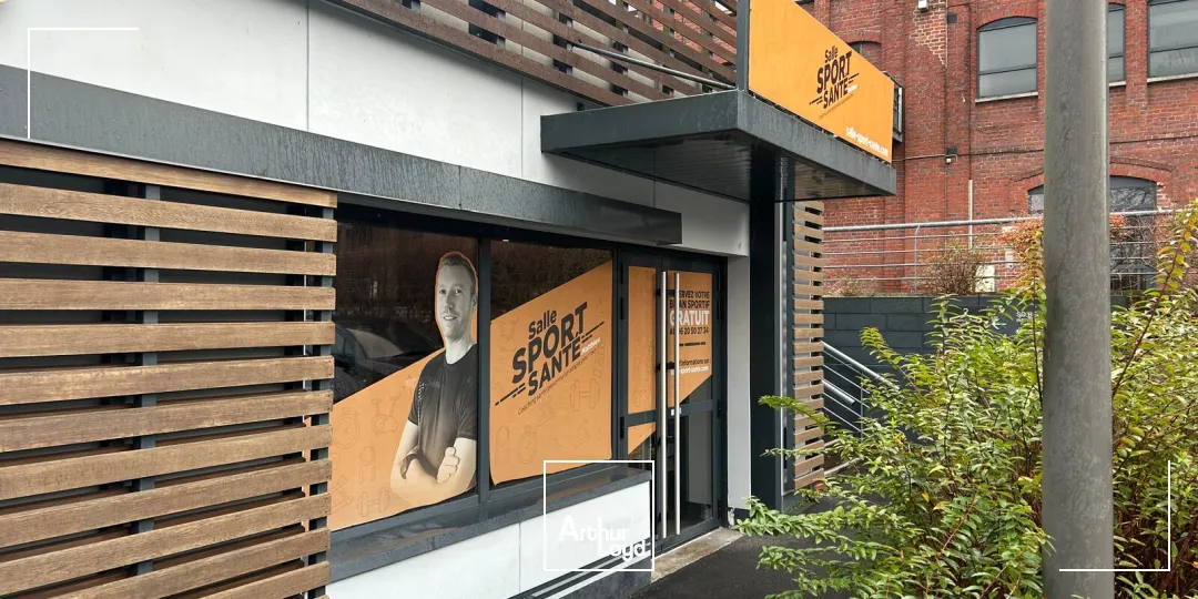 Local commercial de 76 m² avec vitrine visible et stationnement aisé à Roncq