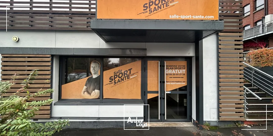 Local commercial de 76 m² avec vitrine visible et stationnement aisé à Roncq