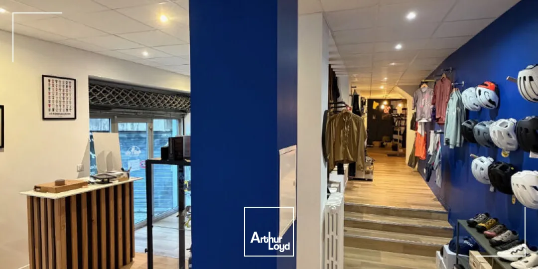 Local commercial d'angle d'environ 109 m² refait à neuf Limoges centre-ville