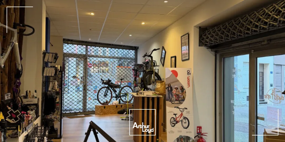 Local commercial d'angle d'environ 109 m² refait à neuf Limoges centre-ville
