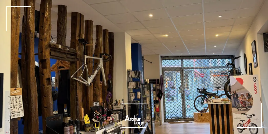 Local commercial d'angle d'environ 109 m² refait à neuf Limoges centre-ville