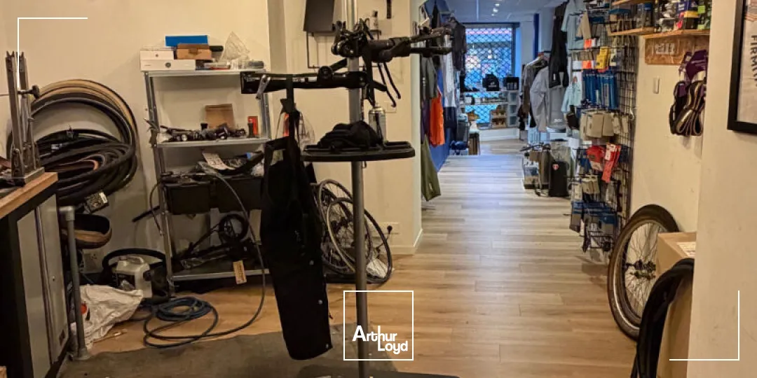 Local commercial d'angle d'environ 109 m² refait à neuf Limoges centre-ville