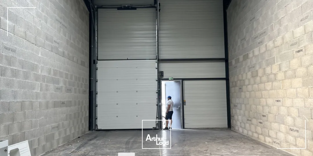 A louer - local d'activités - récent - Vénissieux