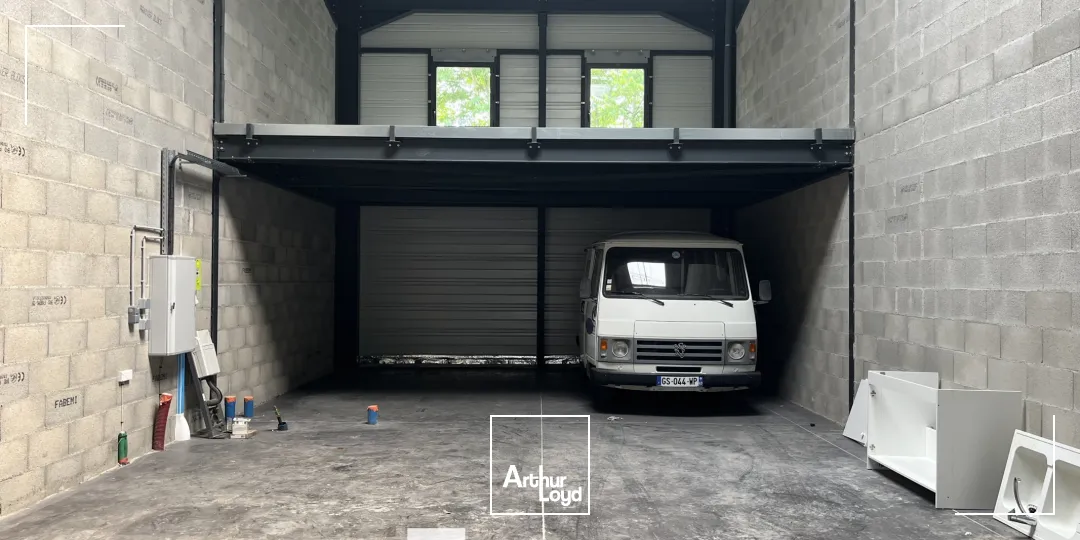 A louer - local d'activités - récent - Vénissieux