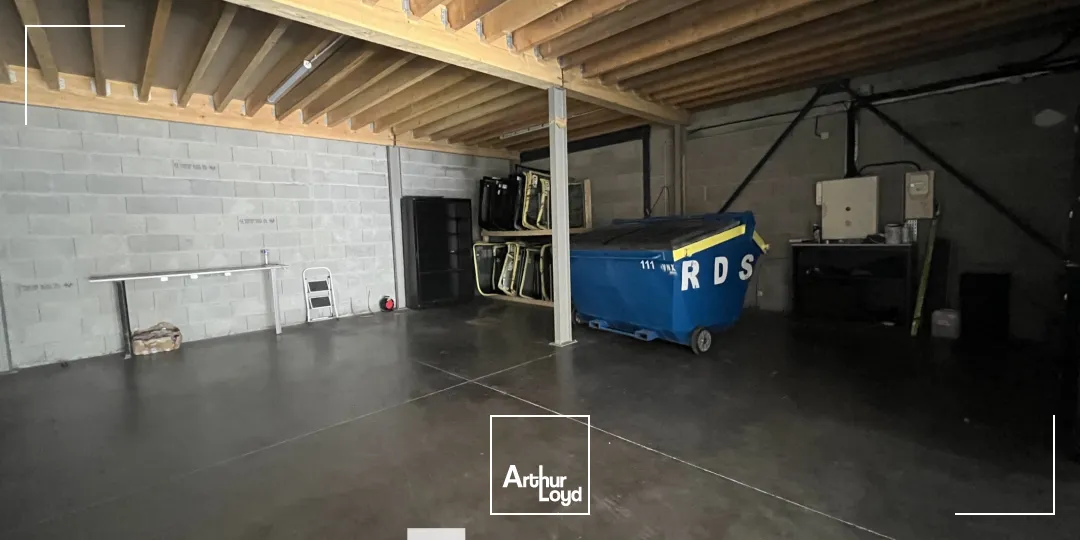 A louer - Bureaux avec petite surface de stockage - Vénissieux