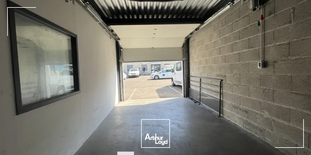 A louer - Bureaux avec petite surface de stockage - Vénissieux