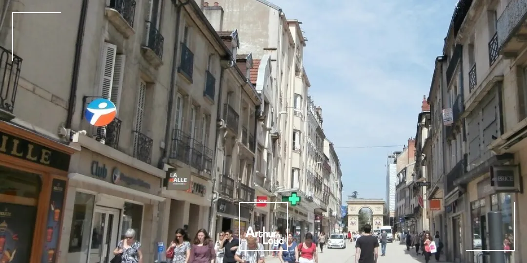 LOCAL COMMERCIAL 2000 m² 