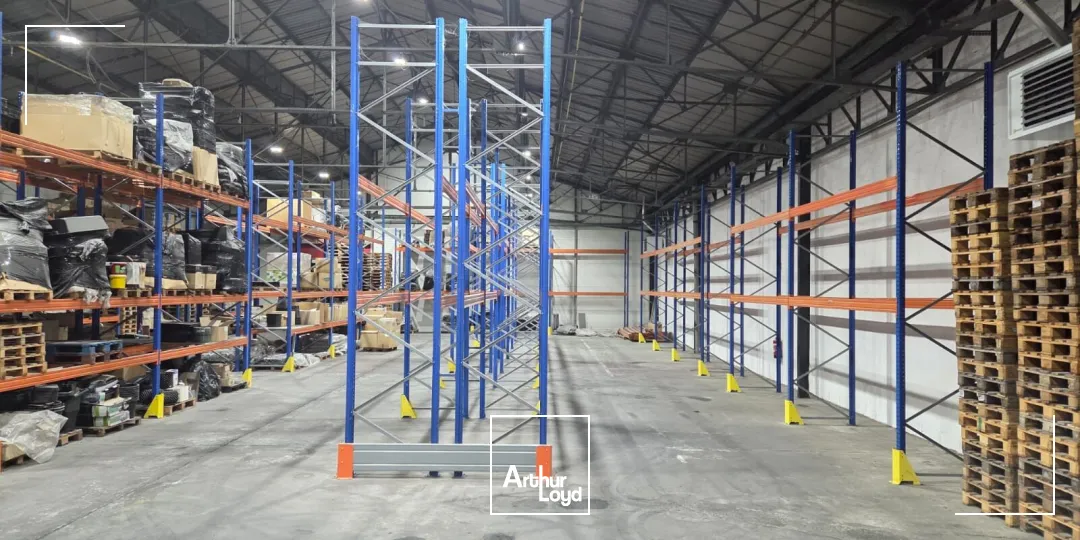 LOCATION - ACTIVITES - MONTATAIRE - 820 M2