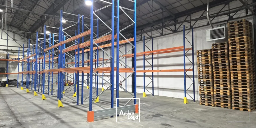 LOCATION - ACTIVITES - MONTATAIRE - 820 M2