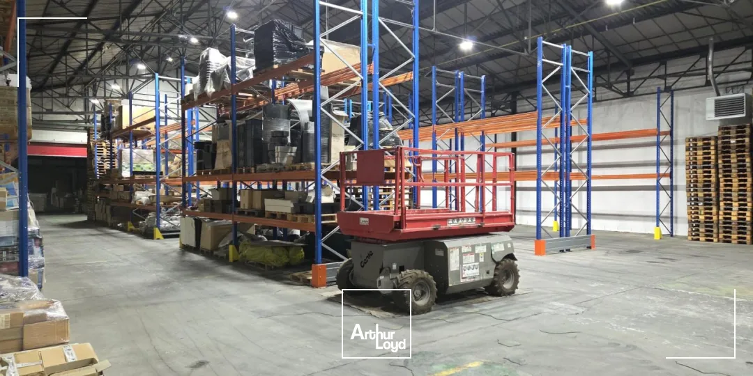 LOCATION - ACTIVITES - MONTATAIRE - 820 M2