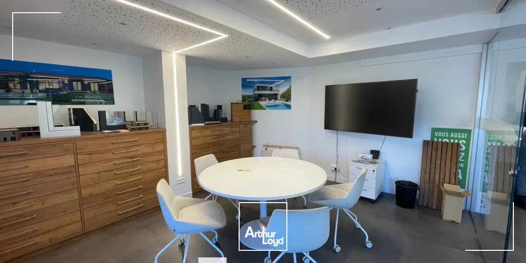 A louer - Local commercial angle de Rue - Champagne au Mont d'Or