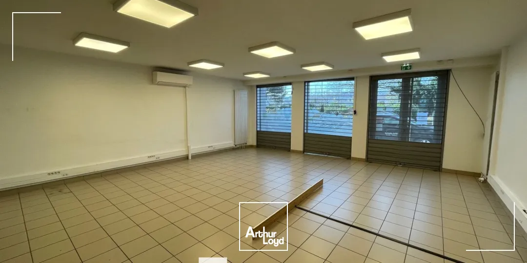 A louer - bureaux en rez de chaussée - Lyon 7ème