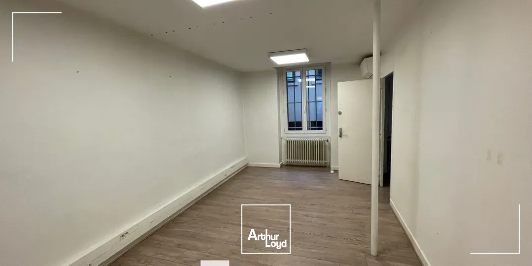 A louer - bureaux en rez de chaussée - Lyon 7ème