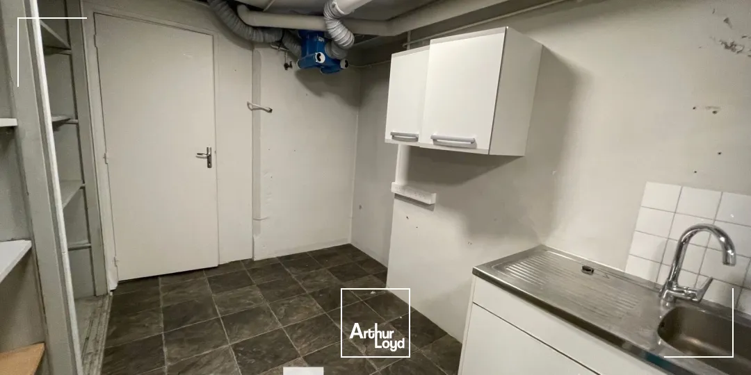 A louer - bureaux en rez de chaussée - Lyon 7ème