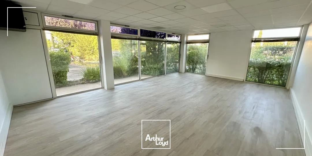 PETITE SURFACE DE BUREAUX EN REZ-DE-CHAUSSÉE À LOUER