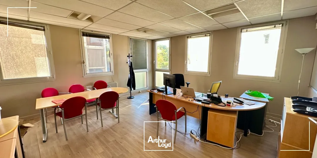 BUREAUX EN PÉRIPHÉRIE D'AIX EN PROVENCE À LOUER