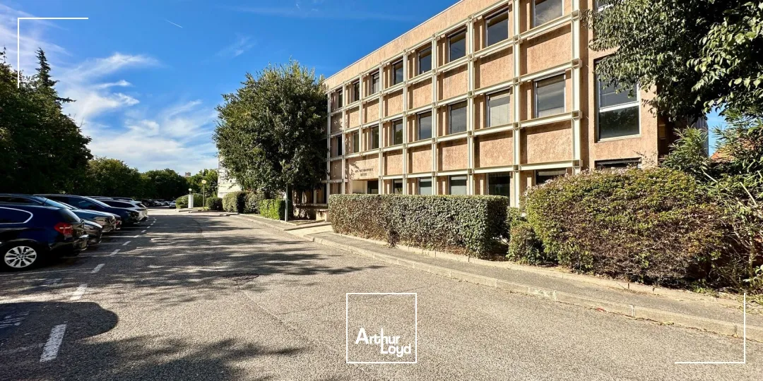 BUREAUX EN PÉRIPHÉRIE D'AIX EN PROVENCE À LOUER