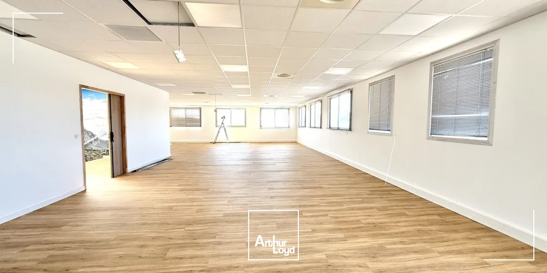 Immeuble de bureaux indépendant et rénové à louer sur le pôle d'activité d'Aix en Provence.