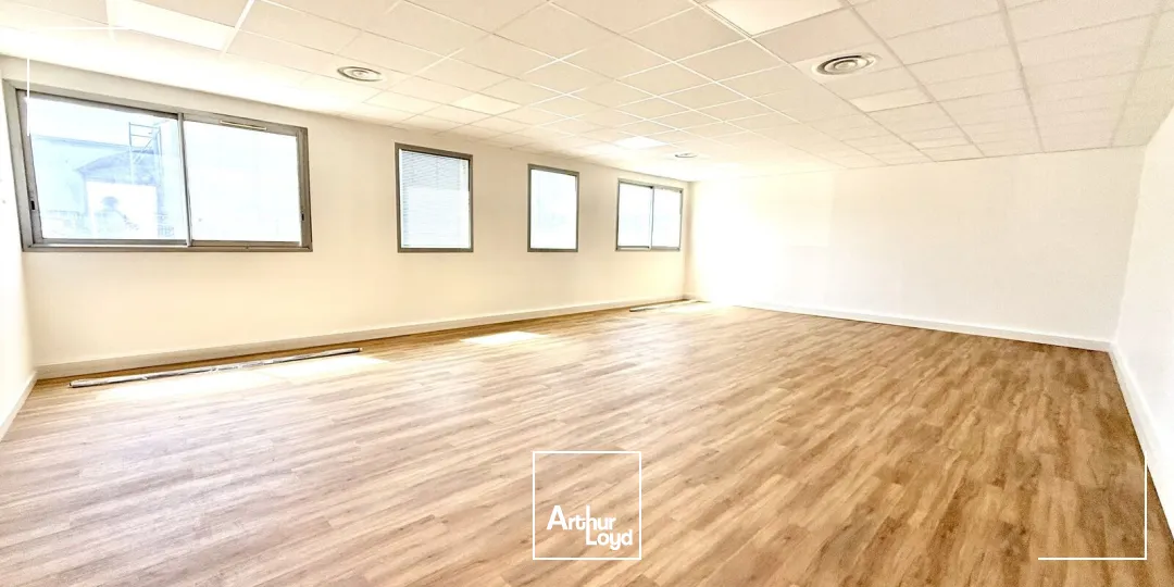Immeuble de bureaux indépendant et rénové à louer sur le pôle d'activité d'Aix en Provence.