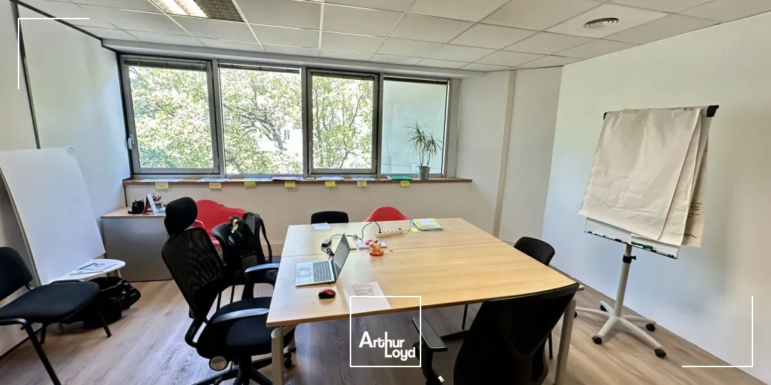 EXCLUSIVITÉ - BUREAUX À VENDRE AVEC PARKING DE STANDING