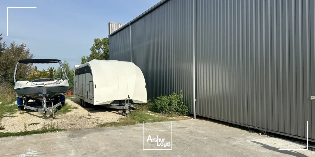 Entrepôt à LOUER sur le Pole d'activités d'AIX EN PROVENCE