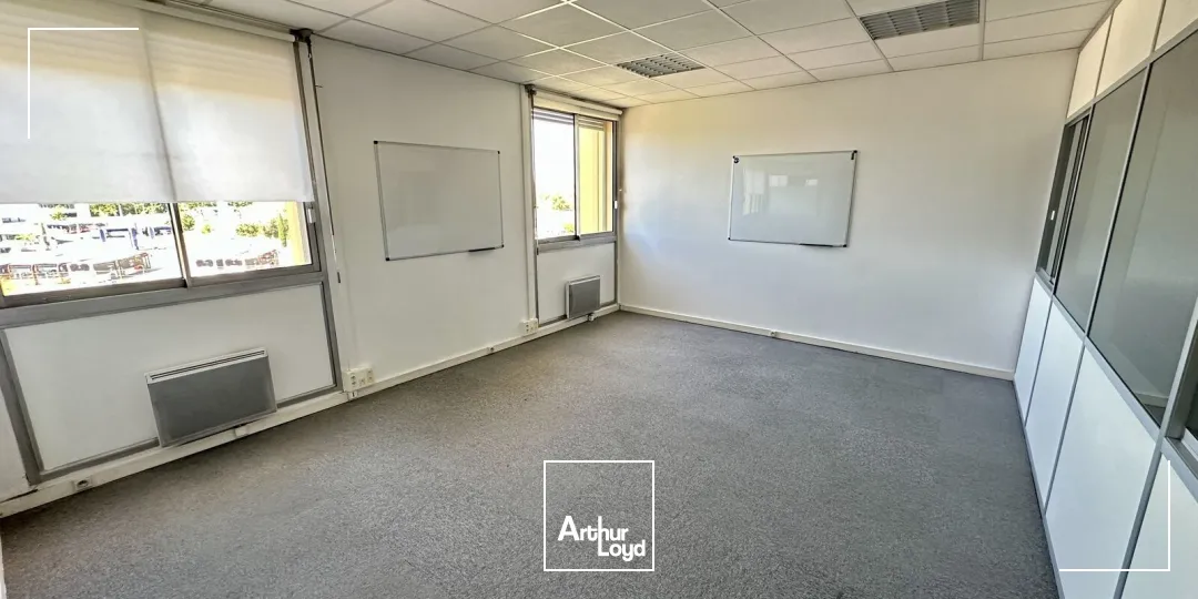 BUREAUX À VENDRE AU COEUR DU PAAP