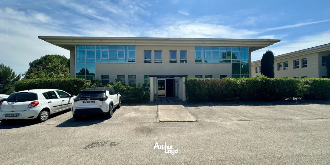 EXCLUSIVITÉ - BUREAUX À VENDRE AVEC VUE DÉGAGÉE