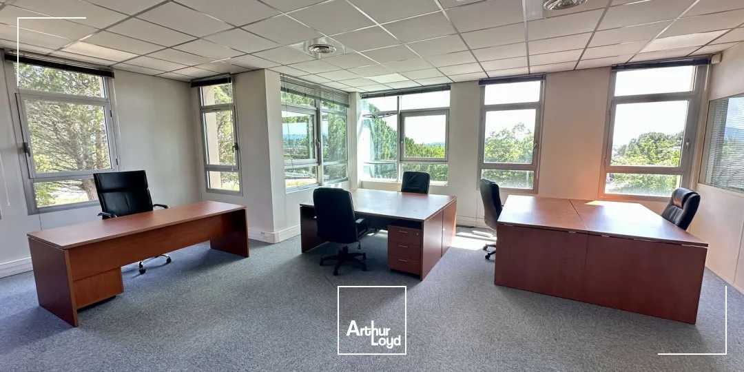 EXCLUSIVITÉ - BUREAUX À VENDRE AVEC VUE DÉGAGÉE