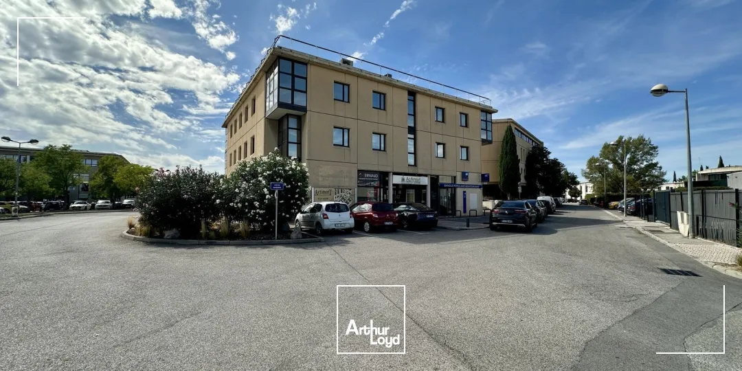 EXCLUSIVITÉ - BUREAUX DE STANDING À LOUER AVEC VISIBILITÉ