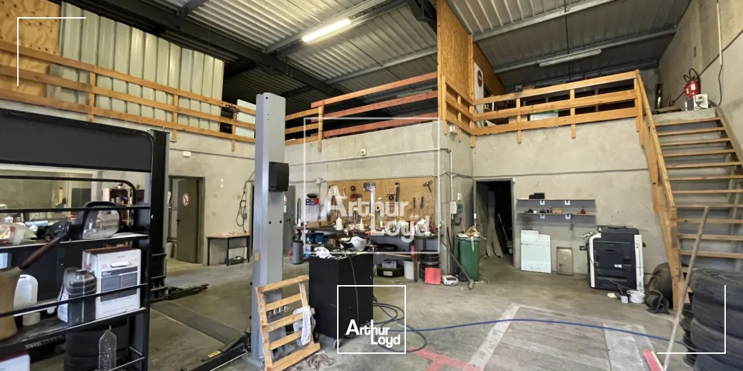 site industriel 1555 m² - vaste foncier