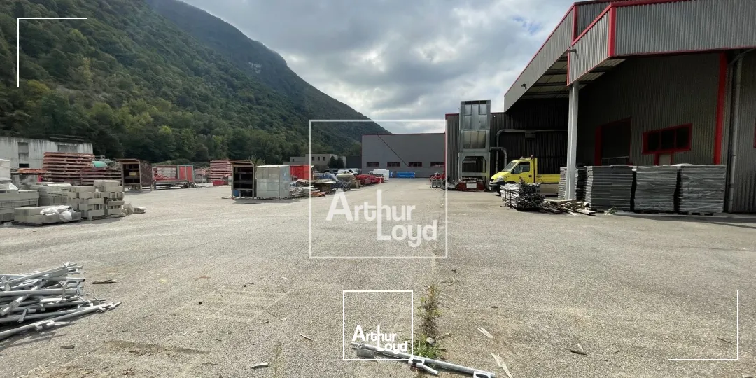 site industriel 1555 m² - vaste foncier