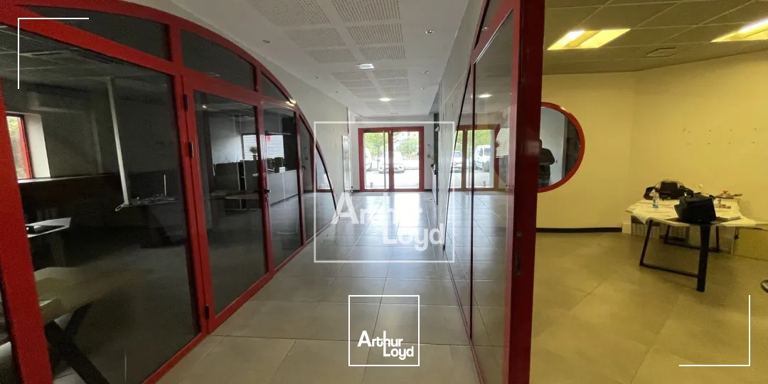 site industriel 1555 m² - vaste foncier