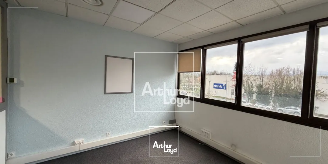BUREAUX A LOUER MEYLAN - 180 m² 