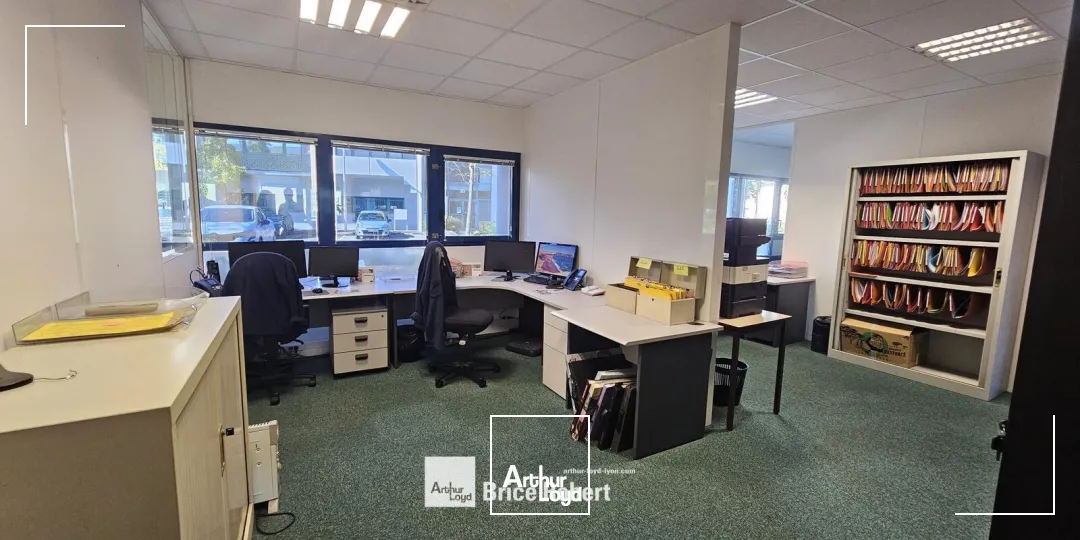A louer - ACTIVILLAGE - Bureaux avec partie de stockage - Bron