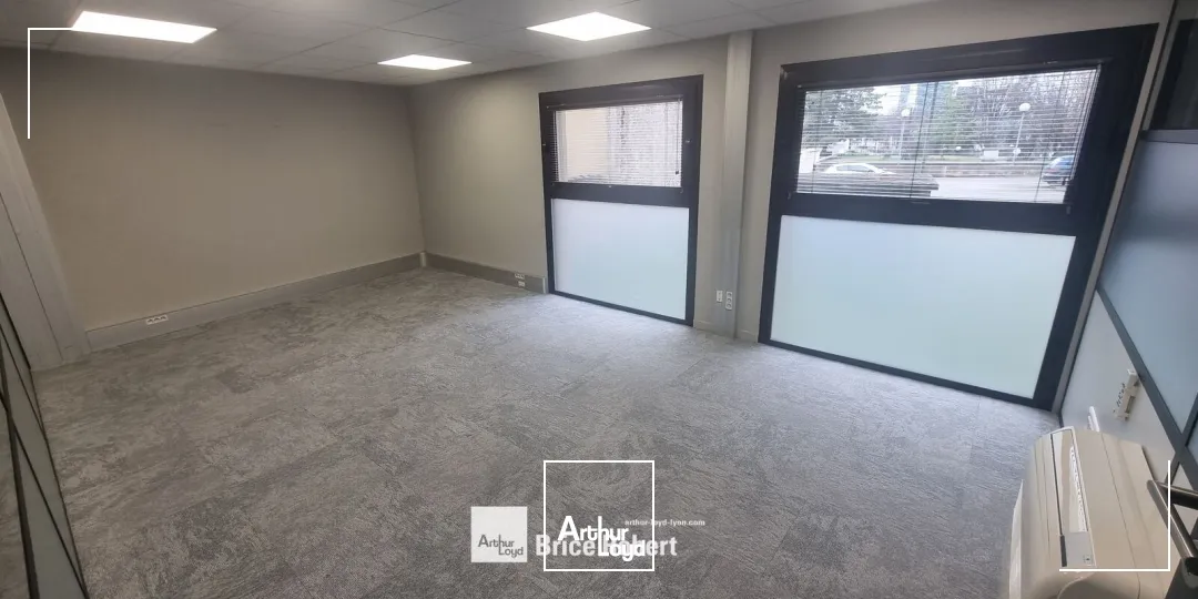 A louer - LES TOPAZES - Commerce avec mezzanine - Lyon 6ème Part-Dieu