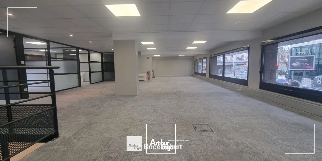 A louer - LES TOPAZES - Commerce avec mezzanine - Lyon 6ème Part-Dieu