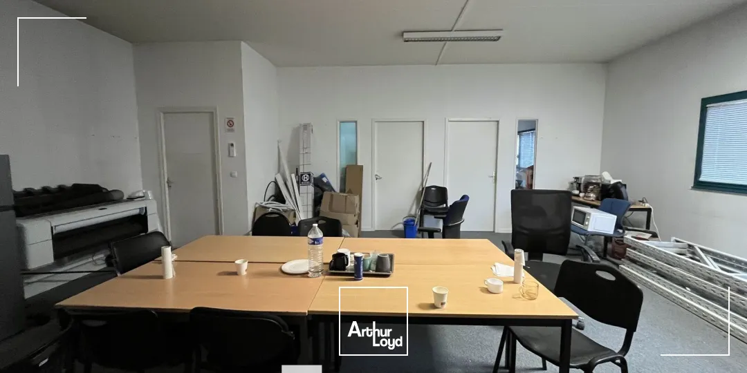 A vendre ou à louer - Bureaux aménagés en RDC dans un parc d'activités tertiaire - Bron