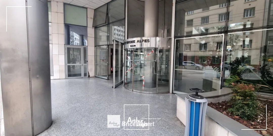 A louer - LE RHONE ALPES - Bureaux spacieux - Lyon 6ème Part-Dieu