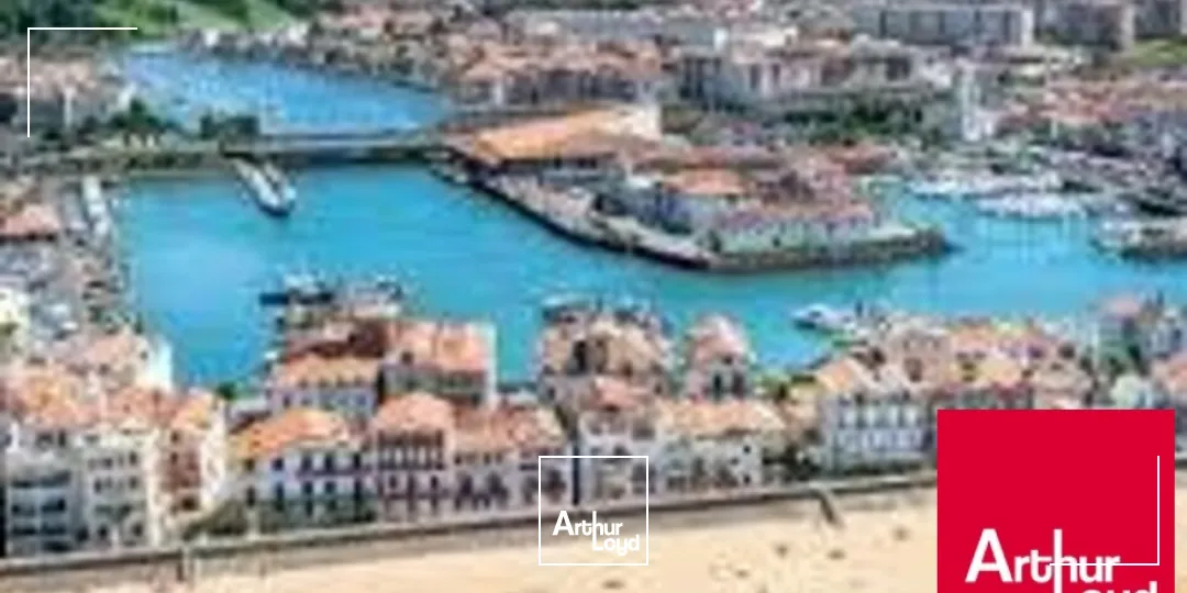 ST Jean de Luz Idéalement placé, local commercial