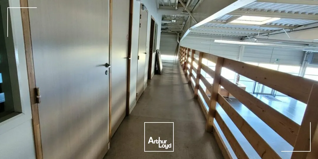 A LOUER LOCAL COMMERCIAL DE 700 m2 - AXE PASSANT - LES SABLES D'OLONNE 