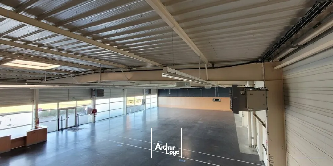 A LOUER LOCAL COMMERCIAL DE 700 m2 - AXE PASSANT - LES SABLES D'OLONNE 