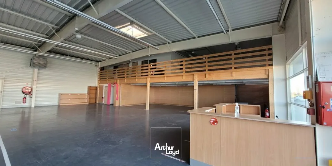 A LOUER LOCAL COMMERCIAL DE 700 m2 - AXE PASSANT - LES SABLES D'OLONNE 