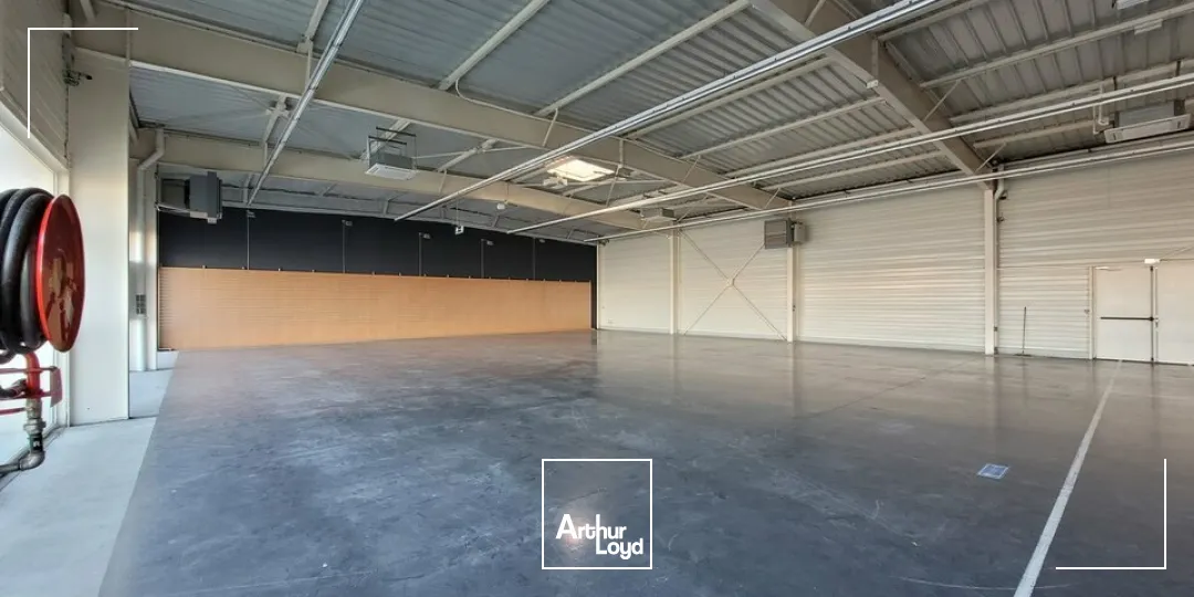A LOUER LOCAL COMMERCIAL DE 700 m2 - AXE PASSANT - LES SABLES D'OLONNE 