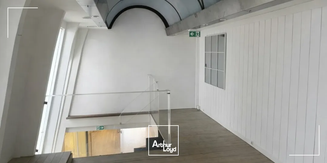 LA ROCHE-SUR-YON RUE GEORGES CLEMENCEAU  LOCAL COMMERCIAL 122M²  À LOUER