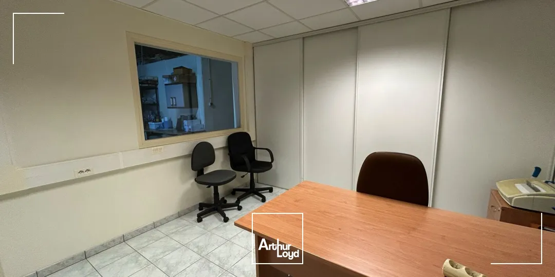 A VENDRE - LOCAL ACTIVITES - 275 M2 - STOCKAGE - BUREAUX - FONCIER 1013 M2 -BESNE -