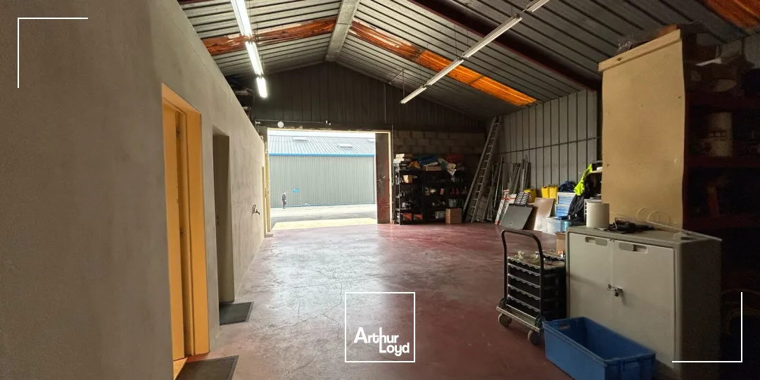 A VENDRE - LOCAL ACTIVITES - 275 M2 - STOCKAGE - BUREAUX - FONCIER 1013 M2 -BESNE -
