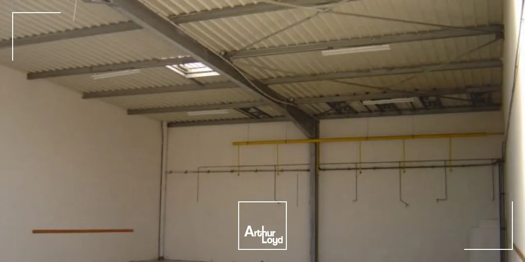 Batiment 840m2 à louer