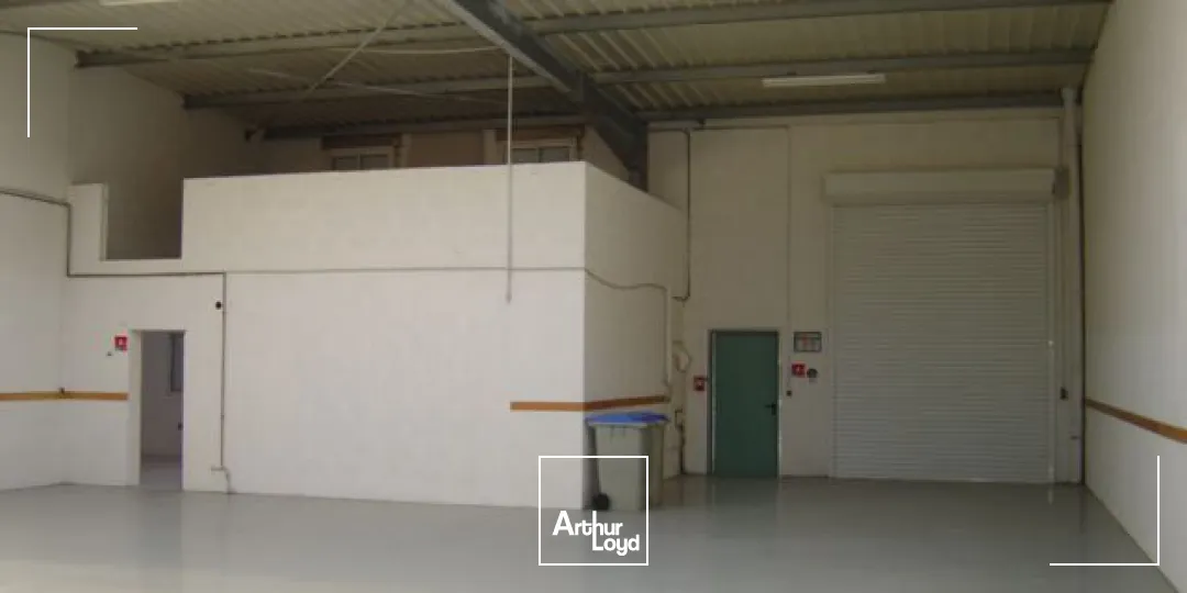 Batiment 840m2 à louer