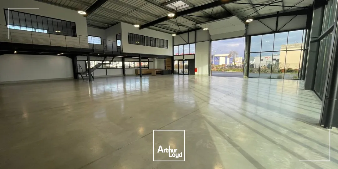 LOCAL COMMERCIAL A LOUER - 430 M² - PLOEREN 