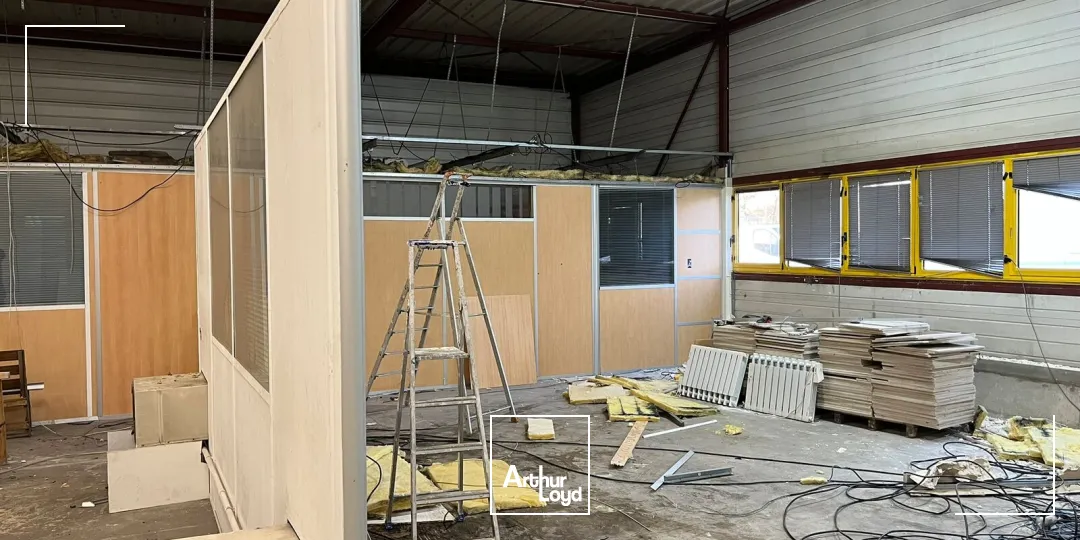 A LOUER : atelier-bureaux à partir de 612 m² - ZI Coudray Blanc-Mesnil - Rénové - A1/A3/RER B - HSP 6m